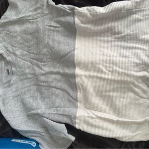 Men's Two-Tone Gray and White Ribbed Short-Sleeve Shirt Small